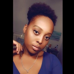 Meet your Posher, Ebony